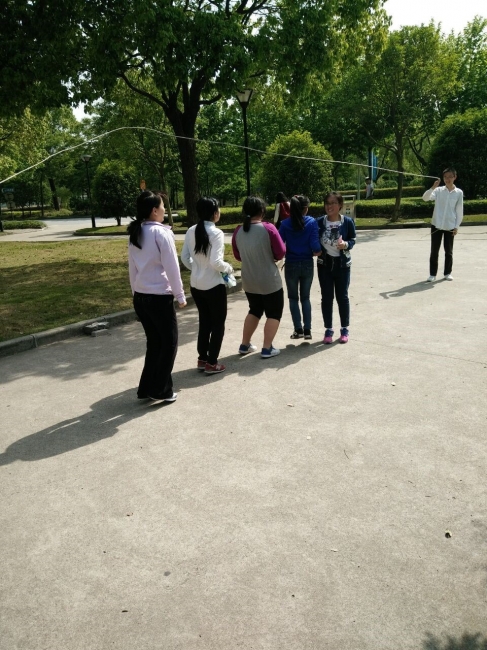 跳长绳 跳长绳