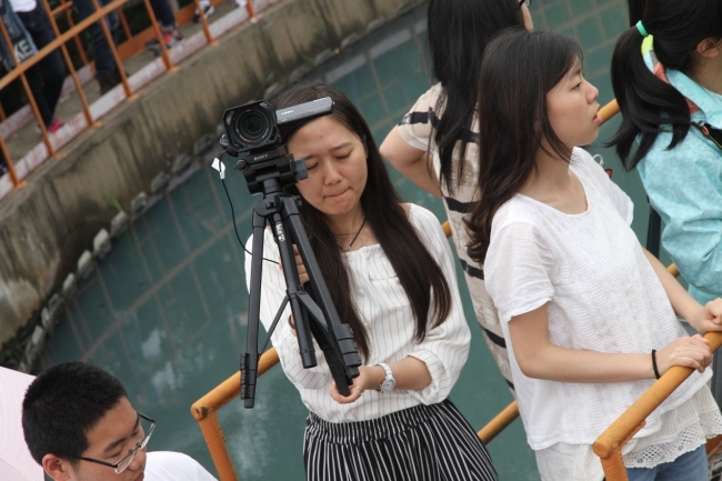 辛苦摄像的助教胡诗朦