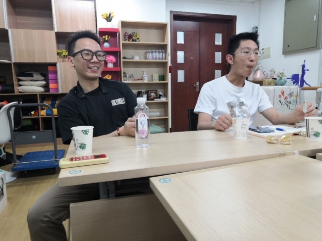 1、高德壮同学发言