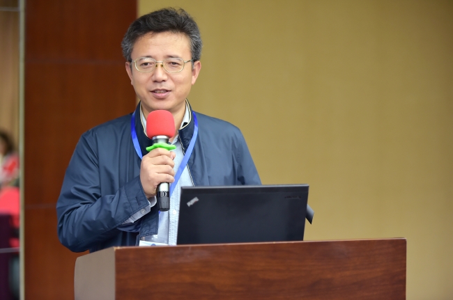 公司304永利集团经理陈小勇在论坛上致辞