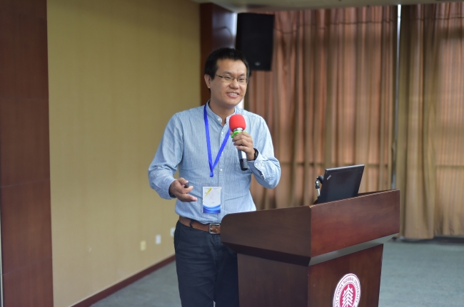 公司生环公司夏建阳教授在论坛上做报告