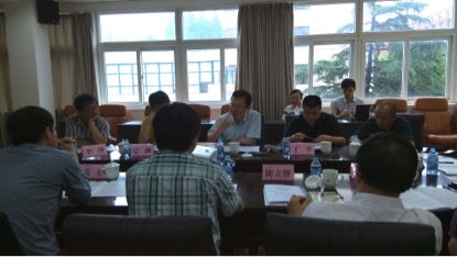 汪荣明副董事长主持会议