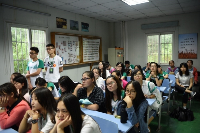 2认真听讲的营员们 2认真听讲的营员们