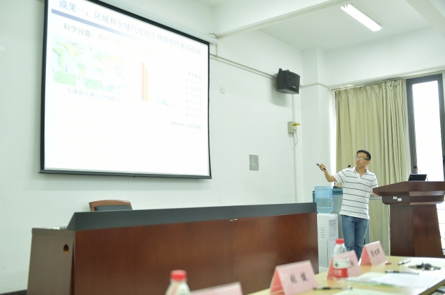 1张健老师作报告 1张健老师作报告