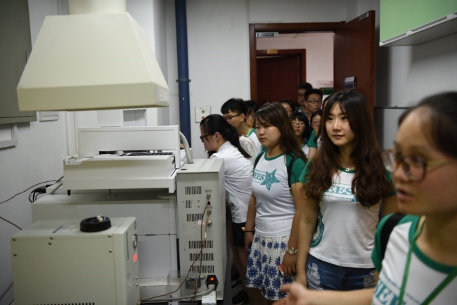 12参观城市生态重点实验室(黄惠琴介绍) 12参观城市生态重点实验室(黄惠琴介绍)