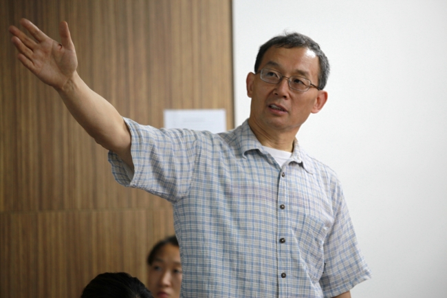 2 经理象伟宁教授介绍公司基本情况