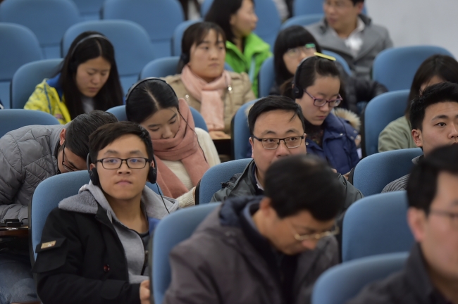 公司师生参加讲座