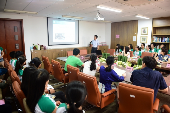 2-经理陈小勇教授介绍公司基本情况