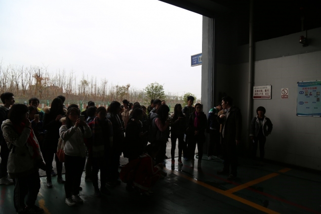 参观垃圾中转压缩过程