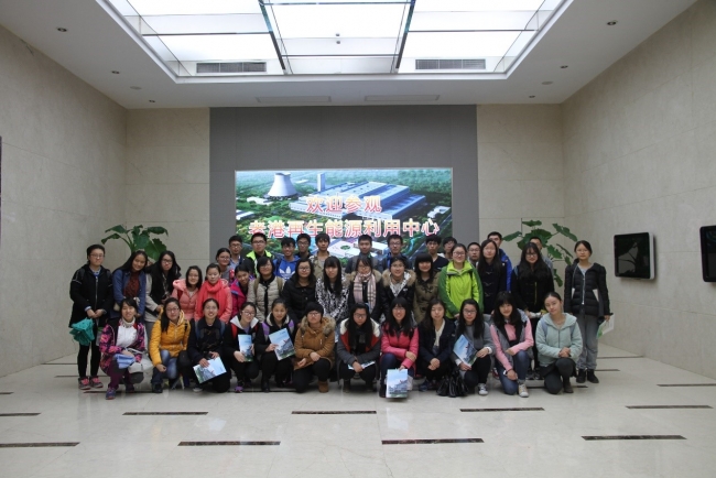 第二小组同学和老师的合影